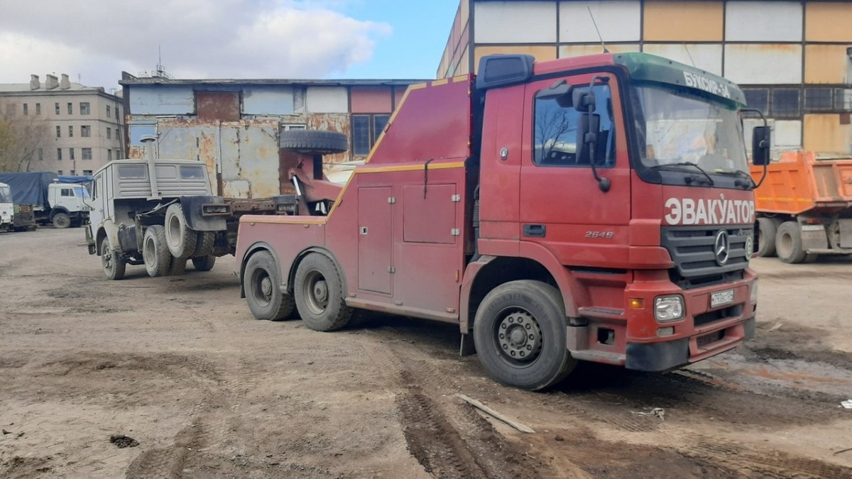 Грузовой эвакуатор Mercedes-Benz Actros 2645 в аренду Сочи круглосуточно -  низкая цена